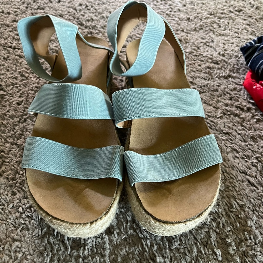 Cute platform sandals from Altar’d state!